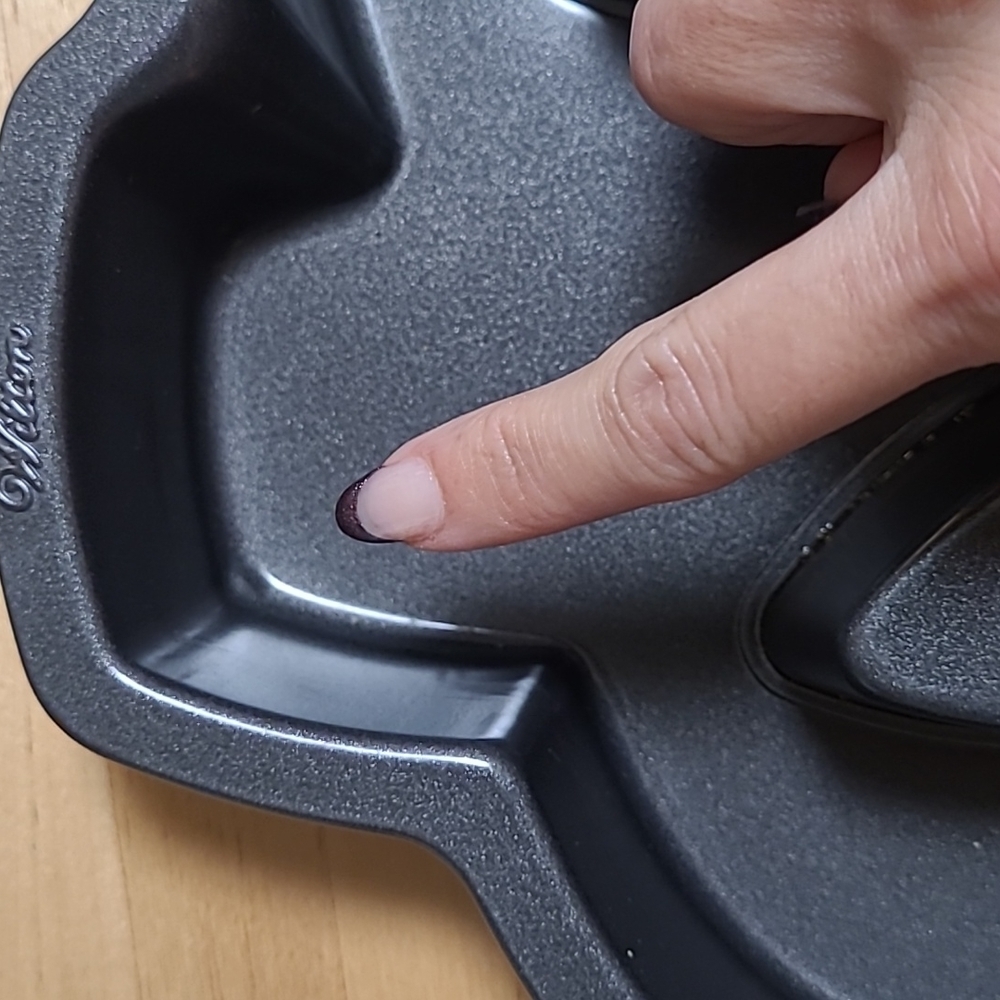 🔶️5 for $30🔶️ Wilton Nonstick Pumpkin Bake Pan - Picture 3 of 5
